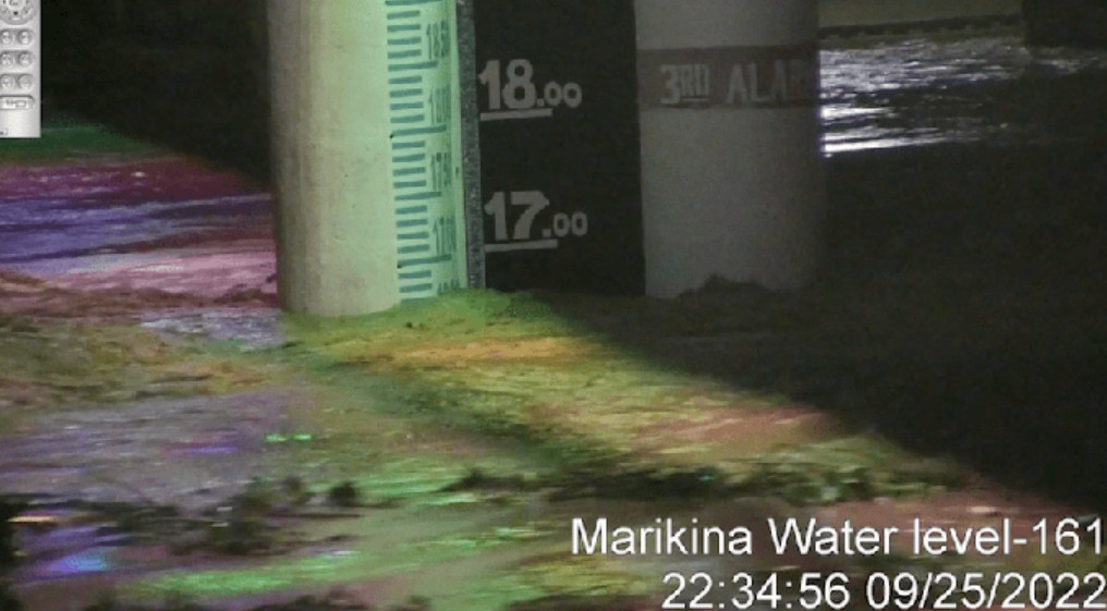 Mực nước sông Marikina đạt cảnh báo cấp độ 3. Ảnh: Rappler