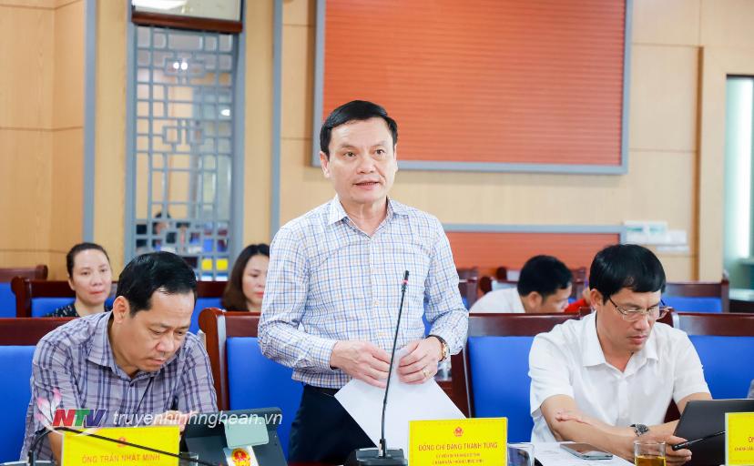 Chánh Văn phòng UBND tỉnh Nghệ An Đặng Thanh Tùng phát biểu tại cuộc làm việc làm rõ một số nội dung liên quan về quá trình xây dựng các dự thảo Nghị quyết của UBND tỉnh trình HĐND tỉnh. 
