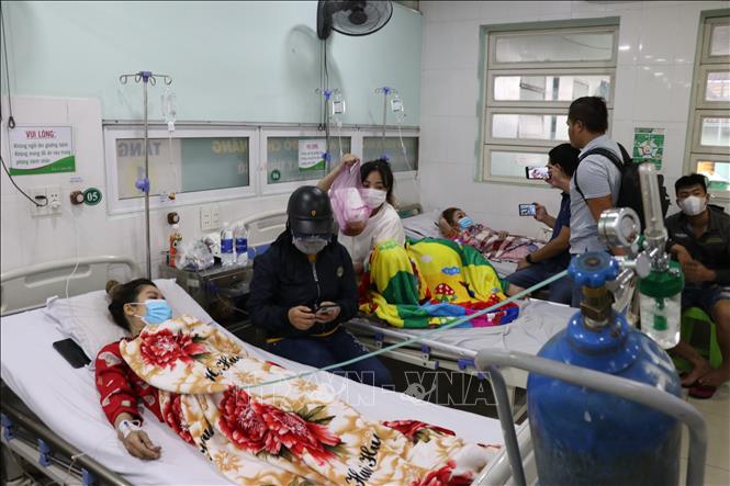 Các nạn nhân trong vụ cháy quán karaoke tại thành phố Thuận An, tỉnh Bình Dương đang cấp cứu tại Bệnh viện đa khoa An Phú. 
