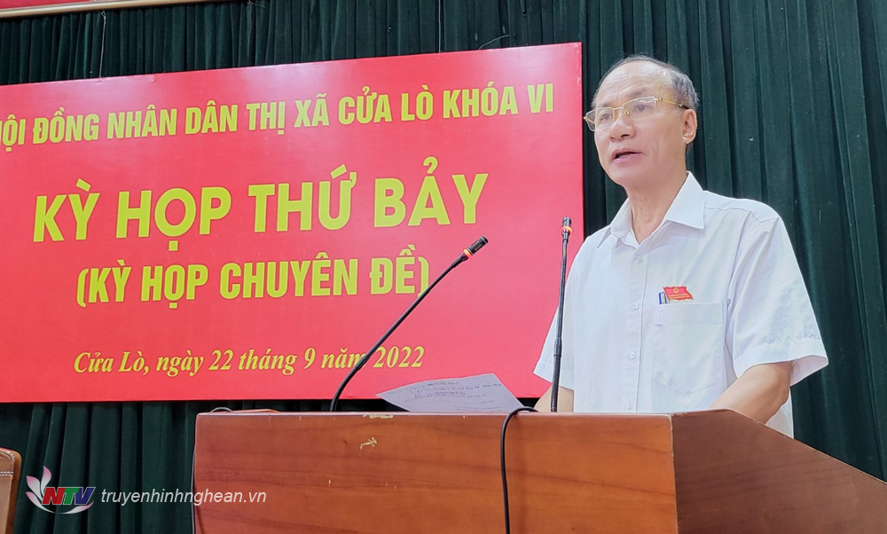 Ông Lê Than h Long - Phó bí thư Thường trực Thị ủy, Chủ tịch H ĐND TXCL phát biểu khai mạc