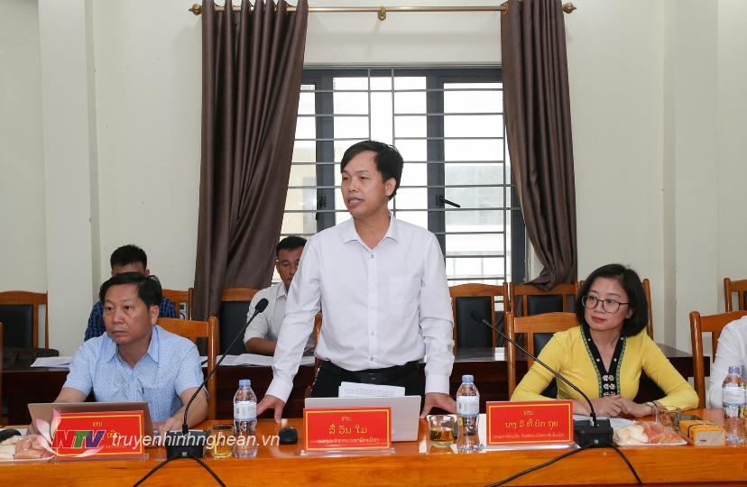 Lãnh đạo huyện Khun, tỉnh Xiêng Khoảng, CHDCND Lào phát biểu tại buổi làm việc.