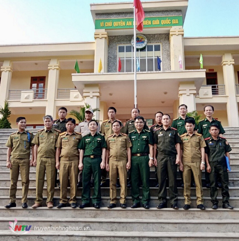 Các đơn vị lực lượng vũ trang huyện Sầm Tớ, tỉnh Hủa Phăn, CHDCND Lào chúc Tết Độc lập Đồn BP Thông Thụ (BĐBP Nghệ An)