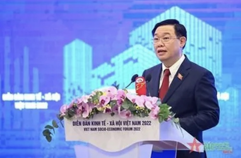 Chủ tịch Quốc hội Vương Đình Huệ phát biểu khai mạc Diễn đàn Kinh tế-Xã hội Việt Nam 2022. 