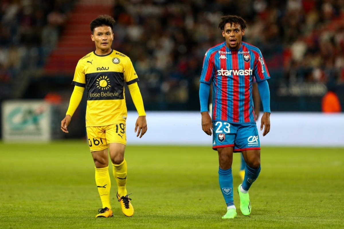 Quang Hải trở về tập trung cùng ĐT Việt Nam sau khi kết thúc trận đấu của Pau FC. (Ảnh: Getty). 