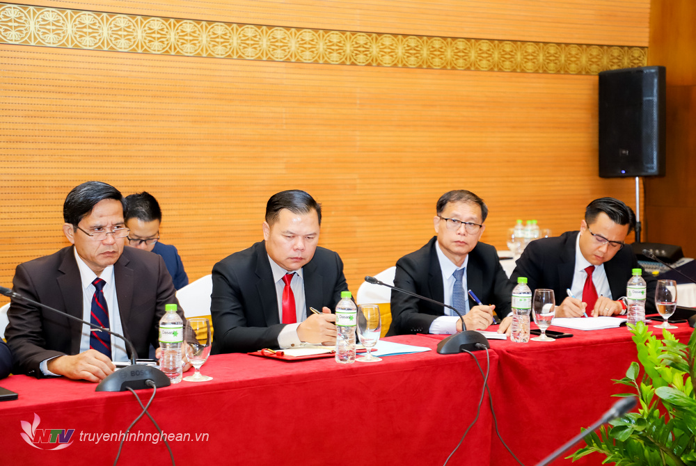 Lãnh đạo các đơn vị trực thuộc Văn phòng Phủ Thủ tướng Lào tham dự hội đàm.