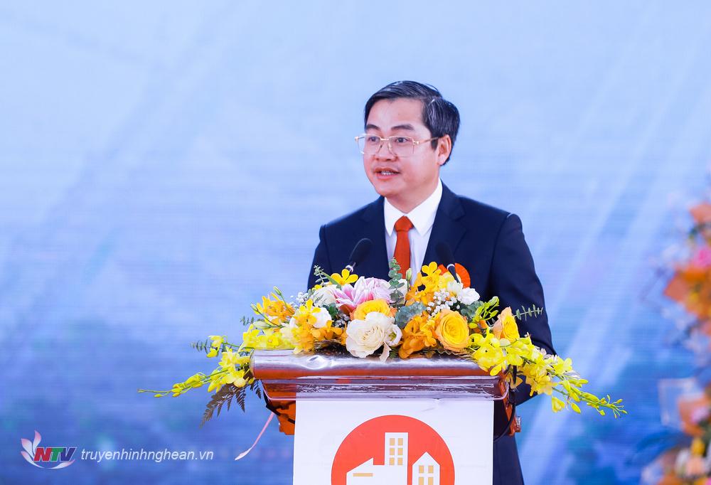 Chủ tịch UBND thị xã Hoàng Mai Nguyễn Hữu An phát biểu tại buổi lễ. 