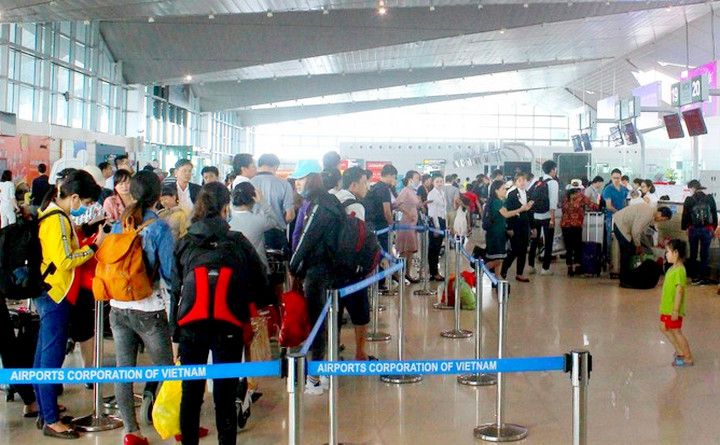 Nghệ An: Nhà ga, sân bay tấp nập hành khách trong ngày nghỉ lễ cuối cùng