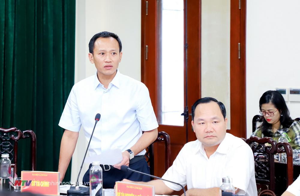 Đồng chí Nguyễn Việt Dũng - Phó Giám đốc Sở Tài chính phát biểu ý kiến.