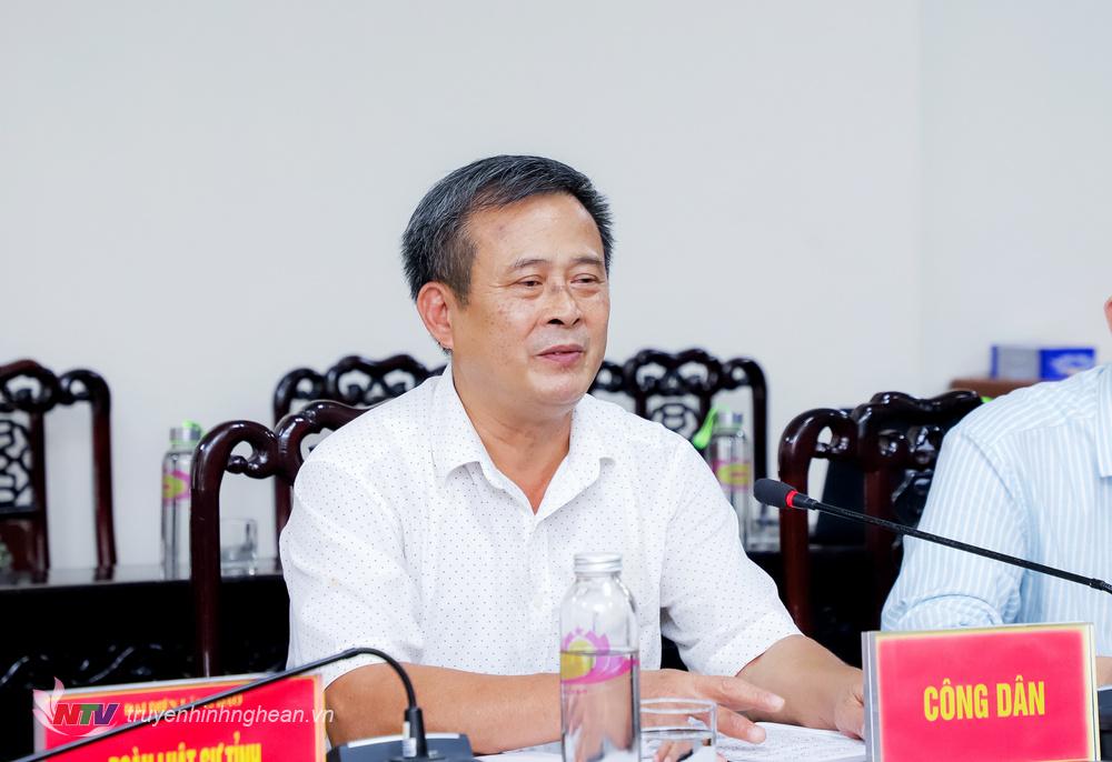 Công dân Trương Như Đạt trình bày nội dung kiến nghị.