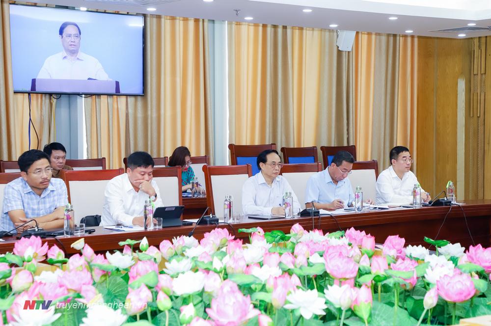 Lãnh đạo các sở, ban, ngành của tỉnh Nghệ An tham dự hội nghị. 