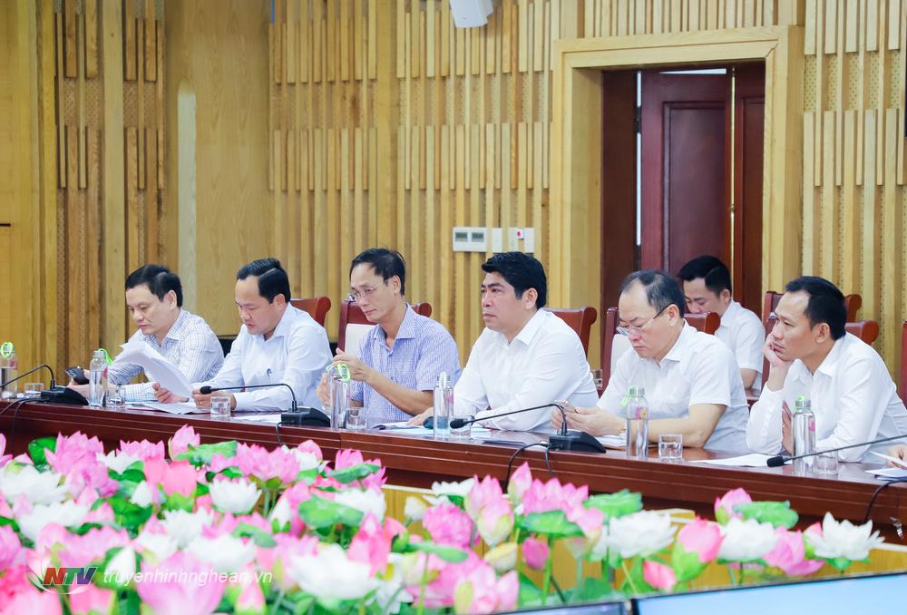Lãnh đạo các sở, ban, ngành của tỉnh Nghệ An tham dự hội nghị. 