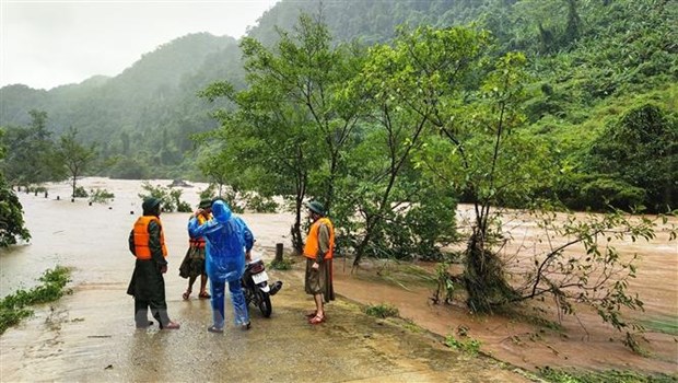Một số tuyến đường giao thông trên địa bàn xã Trường Sơn, huyện Quảng Ninh, Quảng Bình bị ngập lụt.