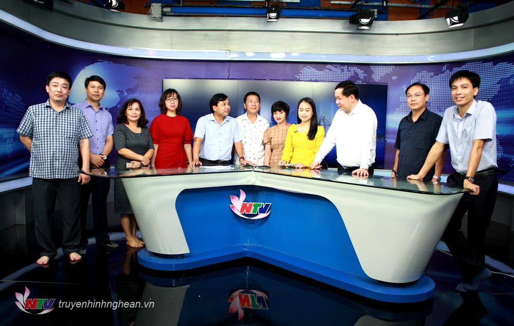 Đoàn cán bộ Trung tâm Truyền thông Quảng Ninh học tập, trao đổi nghiệp vụ tại Đài PT-TH Nghệ An