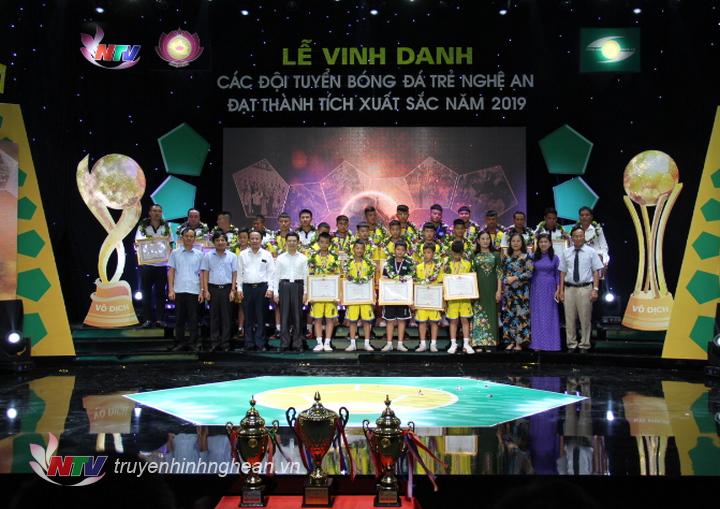 Nghệ An vinh danh các đội tuyển bóng đá trẻ đạt thành tích xuất sắc năm 2019
