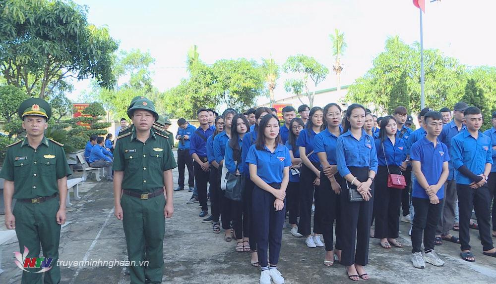 Đông đảo đoàn viên thanh niên tham gia chương trình.