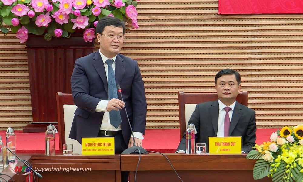 Chủ tịch UBND tỉnh Nguyễn Đức Trung báo cáo