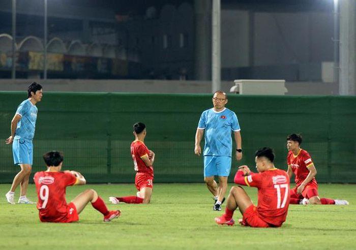 Văn Thanh đã bỏ dở buổi tập đầu tiên của tuyển Việt Nam trên đất UAE.