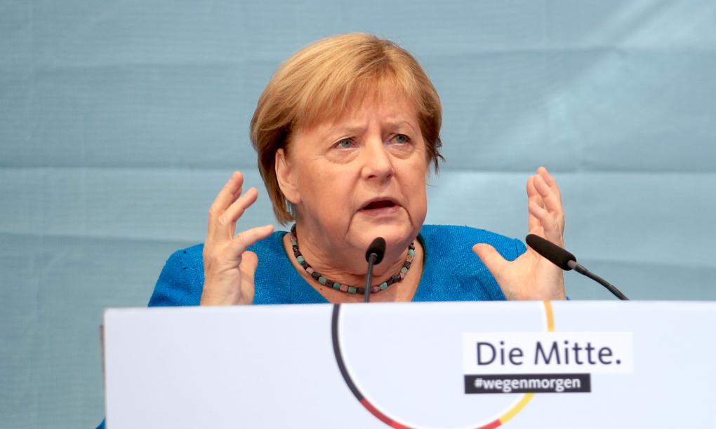 Thủ tướng Angela Merkel phát biểu tại một cuộc vận động ở thành phố Aachen, Đức, hôm 25/9. Ảnh: Reuters.