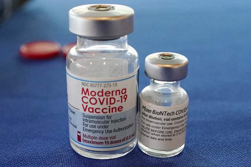 Một số chuyên gia cho rằng trẻ em chỉ nên một liều vaccine Covid-19 mRNA hoặc thấp hơn để hạn chế tác dụng phụ. Ảnh: Reuters.