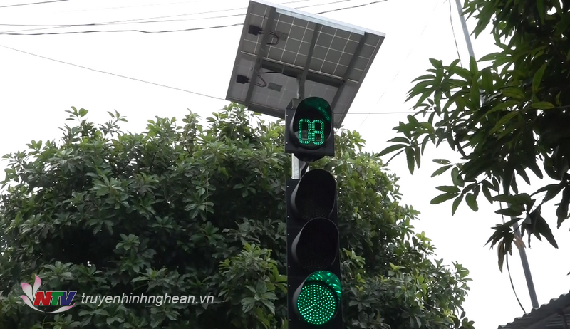 TP Vinh triển khai lắp đặt 10 cụm đèn tín hiệu giao thông tại các điểm giao thông trọng yếu