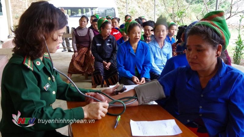Quân y BĐBP tỉnh Nghệ An khám chữa bệnh cho đồng bào khu vực biên giới