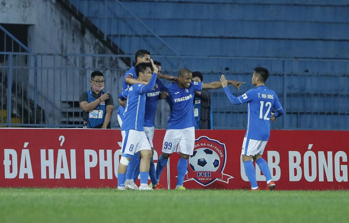 Bao nhiêu CLB V-League đạt chuẩn thi đấu sau khi Quảng Ninh bị loại?