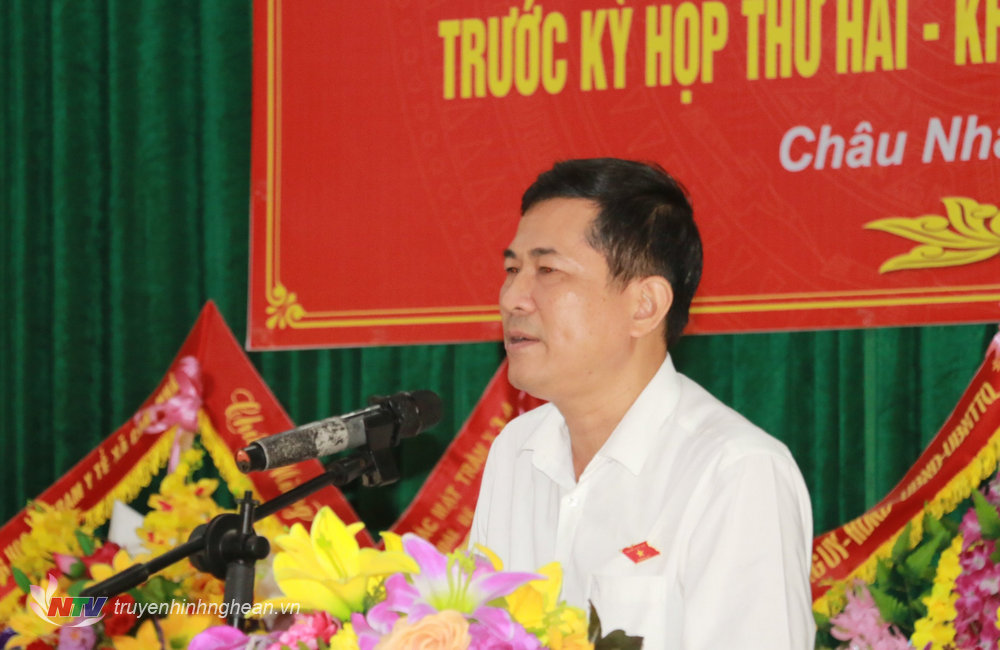 ÔngThái Văn Thành - Ủy viên Ban chấp hành Đảng bộ tỉnh, Giám đốc Sở Giáo dục và Đào tạo trả lời các kiến nghị của cửa tri