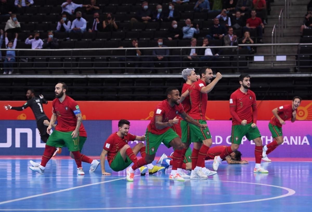 Các cầu thủ Bồ Đào Nha ăn mừng chiến thắng. (Ảnh: Getty). 