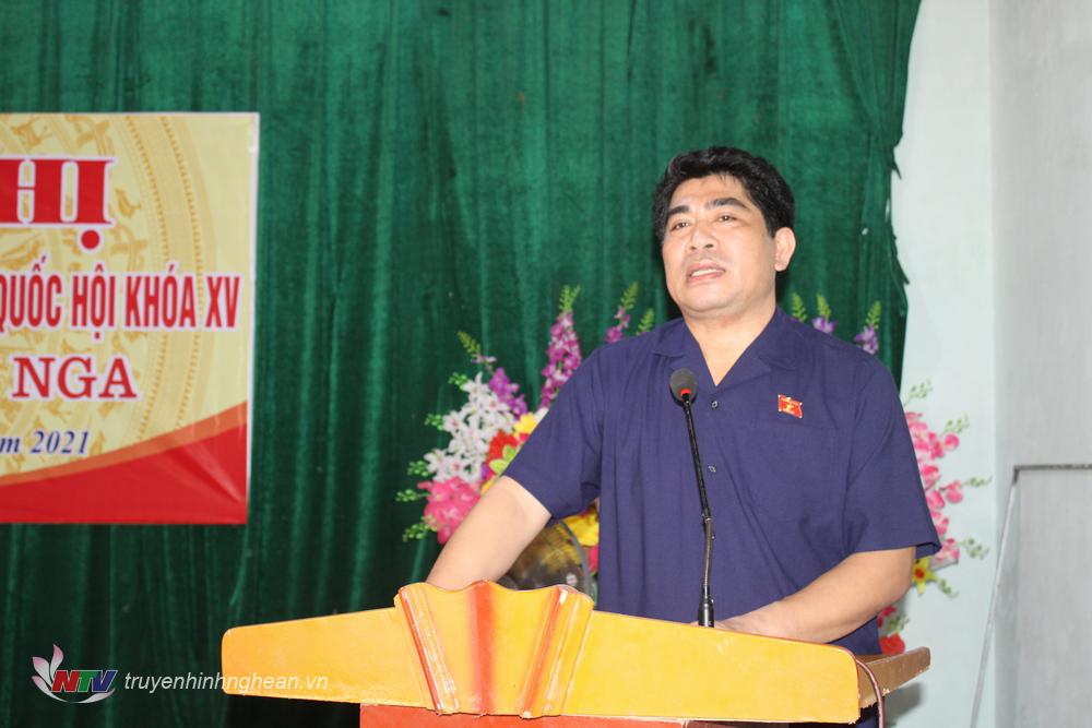Ông Vi Văn Sơn - Trưởng ban Dân tộc tỉnh phát biểu tại buổi tiếp xúc.
