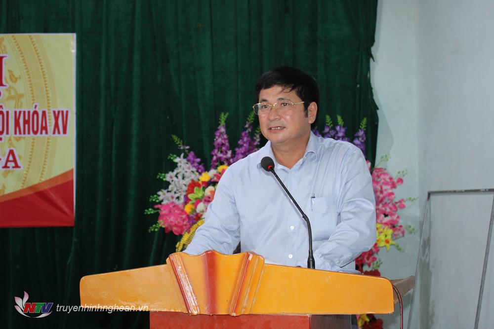 Ông Nguyễn Thanh Hoài - Chủ tịch UBND huyện Quỳ Châu giải trình ý kiến, kiến nghị của cử tri.
