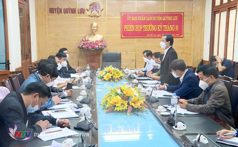 Toàn cảnh buổi làm việc của Sở Y tế với huyện Quỳnh Lưu.
