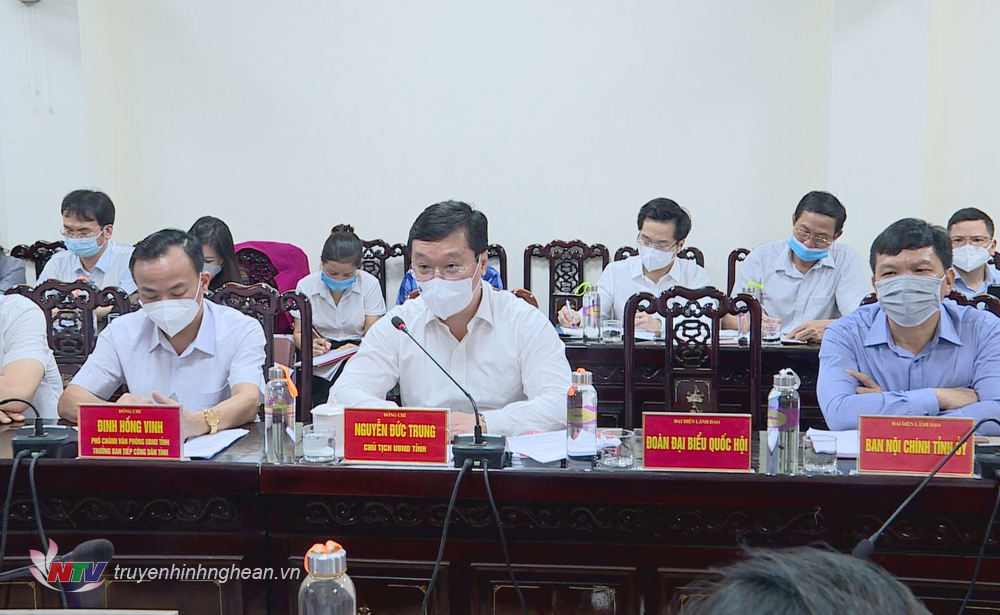 Chủ tịch UBND tỉnh Nguyễn Đức Trung phát biểu tại buổi tiếp xúc.