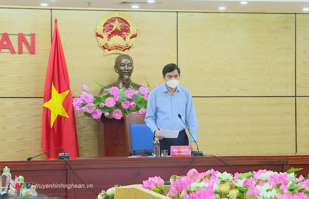 Phó Chủ tịch UBND tỉnh Nghệ An Hoàng Nghĩa Hiếu phát biểu tại hội nghị.
