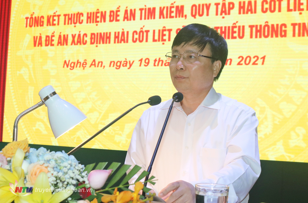 Thiếu tướng Nguyễn Đức Hóa, Phó Chính ủy Quân khu, Trưởng Ban Chỉ đạo 515 Quân khu chủ trì hội nghị.