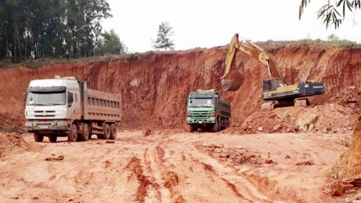 UBND tỉnh Hà Tĩnh quyết định đóng cửa 6 mỏ khoáng sản trên địa bàn tỉnh, trong đó có 3 mỏ san lấp, 2 mỏ đá xây dựng và 1 mỏ sét trắng làm gạch.