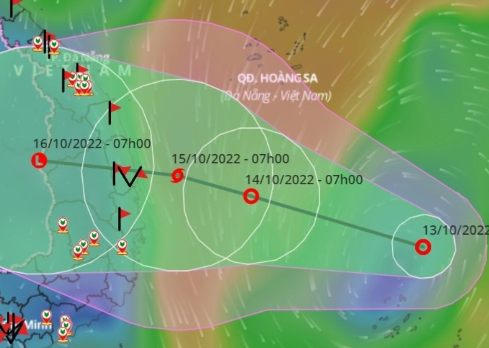 Dự báo đường đi của áp thấp nhiệt đới trên Biển Đông khả năng mạnh thành bão. Ảnh: VNDMS.