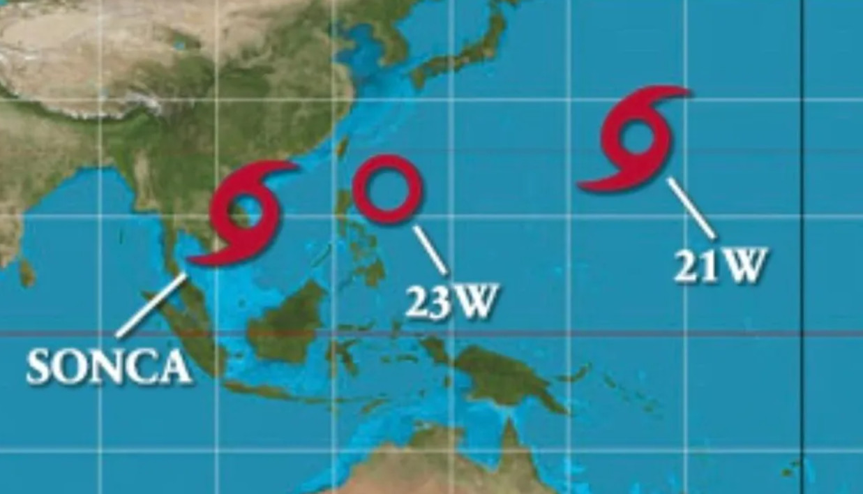 Trong khi hoàn lưu bão số 5 (Sonca) vẫn đang gây mưa lớn cho miền Trung, Biển Đông đối mặt thêm một cơn bão mới. Ảnh: Chuyên gia cung cấp.