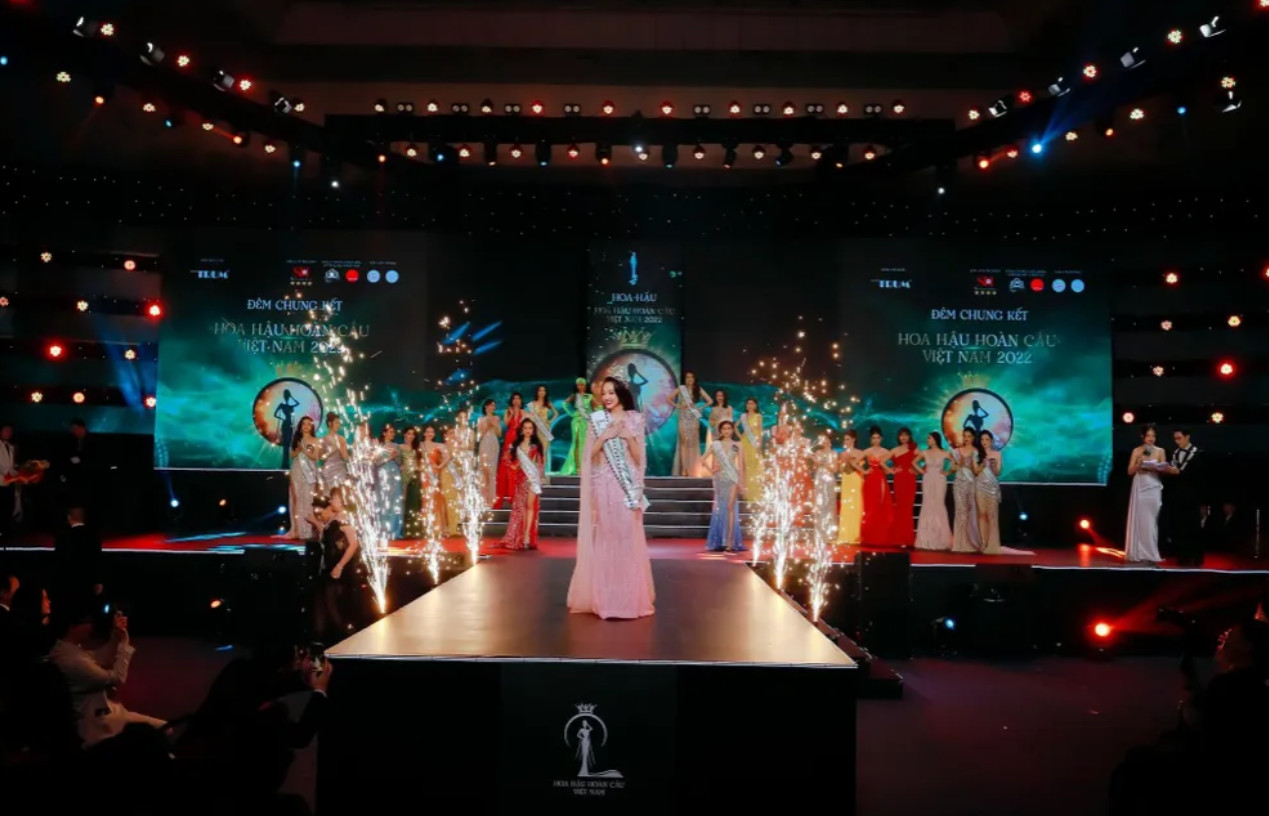 Phạm Kim Ngân đăng quang Hoa hậu Hoàn cầu 2022.
