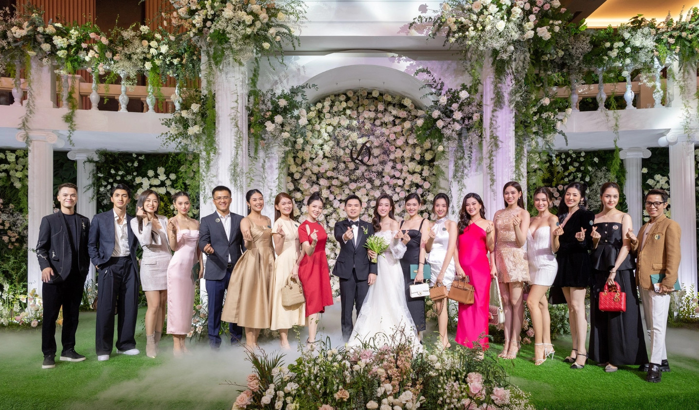 Hoa hậu Ngọc Hân, Tiểu Vy, Lương Thùy Linh, Á hậu Kiều Loan, Phương Nga... tới dự hôn lễ.