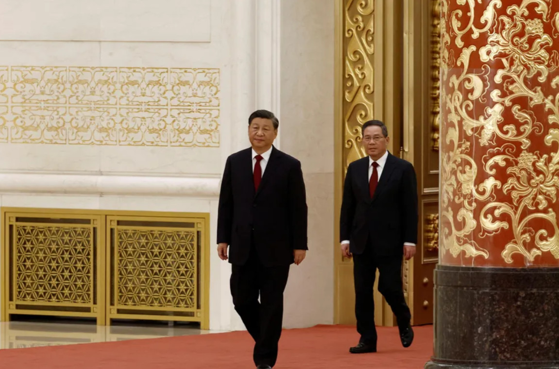 Ông Lý đi sau ông Tập trong lễ ra mắt của Ban Thường vụ Bộ Chính trị Trung Quốc khóa XX. Ảnh: Reuters.