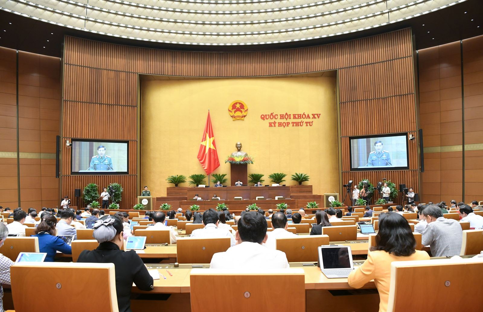 Chiều 26/10, Đại tướng Phan Văn Giang - Bộ trưởng Bộ Quốc phòng đọc Tờ trình dự án Luật Phòng thủ dân sự trước Quốc hội. 