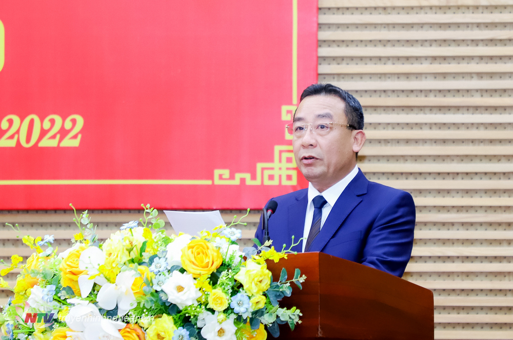 Đồng chí Nguyễn Văn Đệ - Phó Chủ tịch UBND tỉnh phát biểu nhận nhiệm vụ. 
