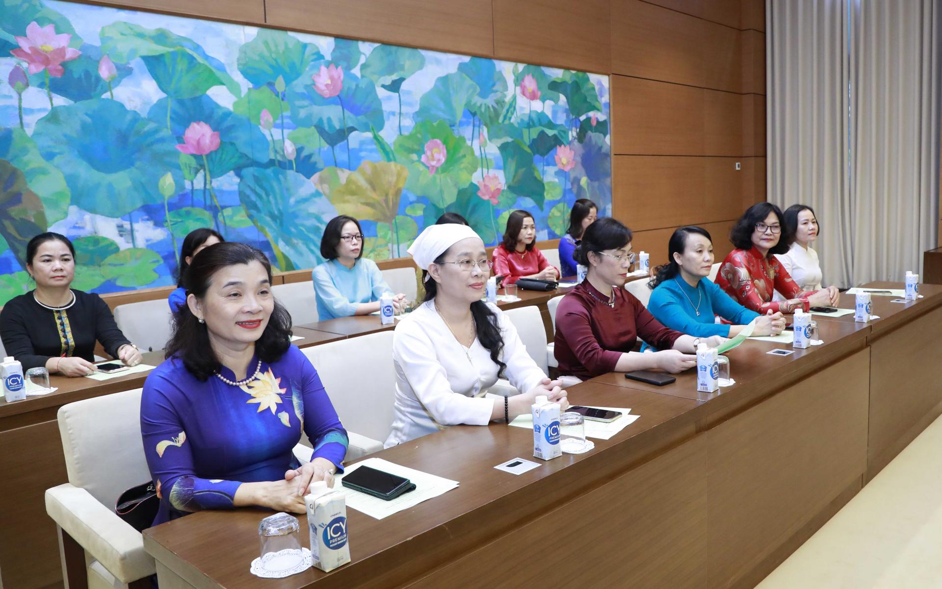 Các nữ Đại biểu dự cuộc gặp mặt. 