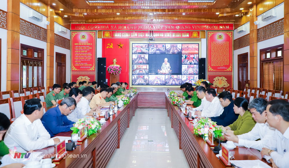 Toàn cảnh hội nghị tại điểm cầu tỉnh Nghệ An.