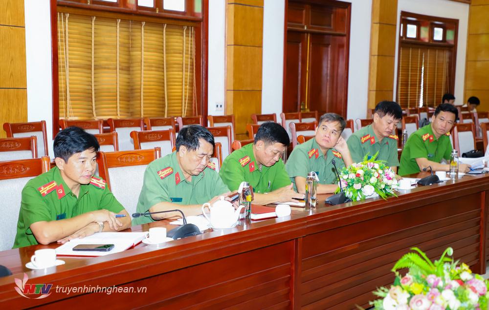 Lãnh đạo các phòng, ban Công an tỉnh Nghệ An tham dự hội nghị. 