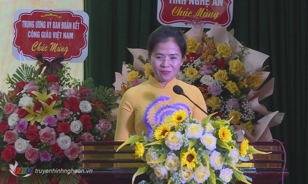Chủ tịch Uỷ ban Mặt trận Tổ quốc Việt Nam tỉnh Nghệ An Võ Thị Minh Sinh phát biểu tại Đại hội.
