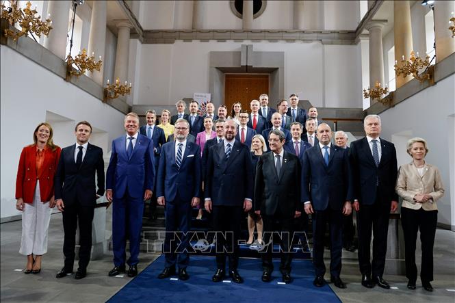 Các nhà lãnh đạo chụp ảnh chung tại Hội nghị thượng đỉnh không chính thức của EU ở Praha, CH Séc, ngày 7/10/2022. 