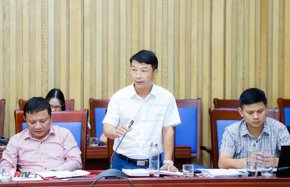 Chủ tịch UBND huyện Nghi Lộc Nguyễn Tiến Dũng trả lời, làm rõ nội dung kiến nghị của các doanh nghiệp. 