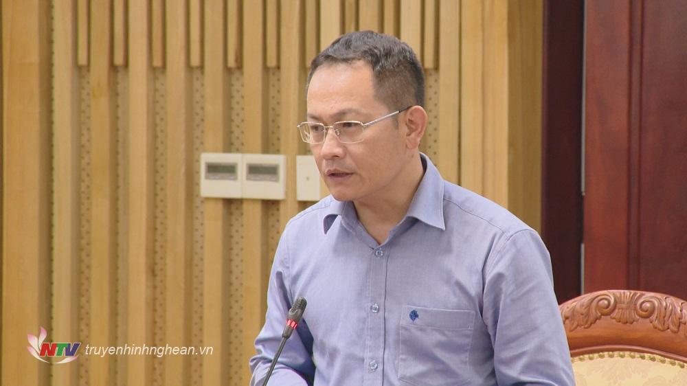Phó Giám đốc Sở Y tế Nguyễn Hữu Lê đóng góp ý kiến tại hội nghị.