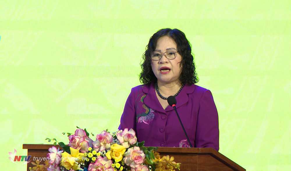 Thứ trưởng Bộ Giáo dục và Đào tạo Ngô Thị Minh phát biểu khai mạc hội nghị.